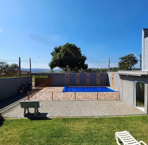 Casa grande com piscina Chácara do Dinho
