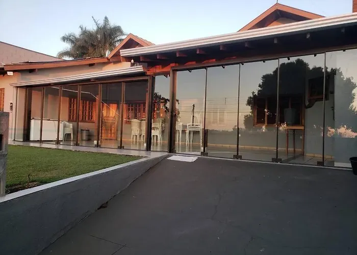 Casa grande com piscina Chácara do Dinho