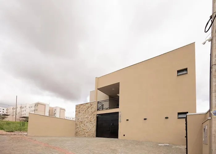 113-Studio Amplo e completo com ar condicionado prox UEL